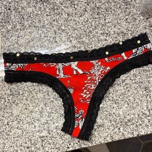 Victoria secret Red and Black Lace thong size XS, new with tags